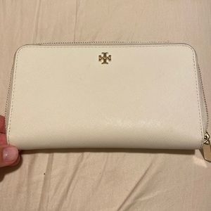 Large tory burch white wallet